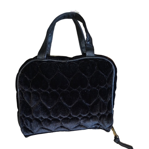 COPY - BETSEY JOHNSON TOILETRY BAG - Picture 2 of 7